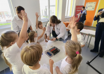 Фото 4 к новости Новые классы школьников приступили к изучению метрологической науки в Нижегородской области